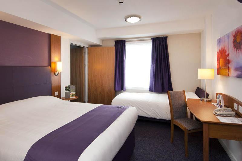 Premier Inn Kettering Esterno foto